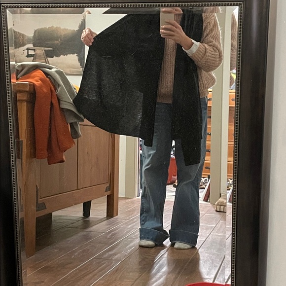 C by Bloomingdale's Cashmere
100% Cashmere Travel Wrap 
New with tags - Picture 4 of 5